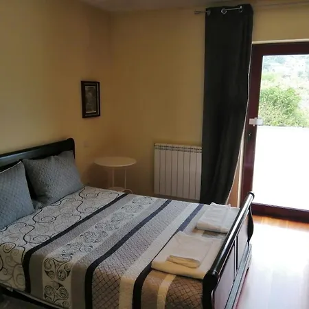 Altes Kellerhaus In Geres By Interhome Bouro